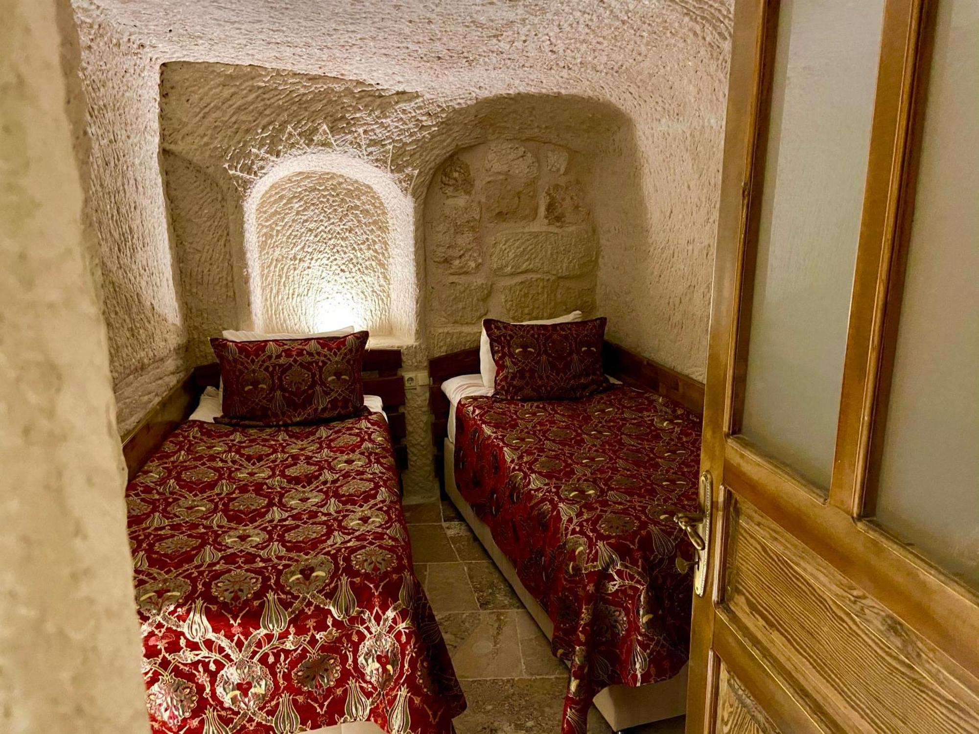 The Village Cave Hotel Гьореме Стая снимка